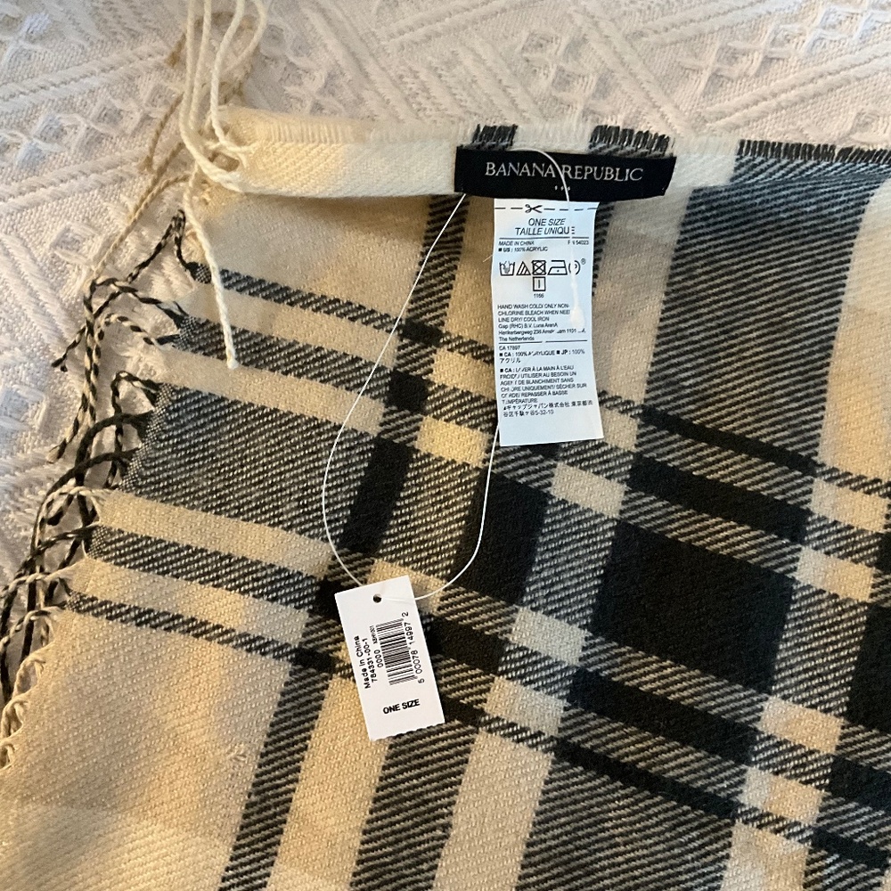 * NWT * BANANA REPUBLIC Scarf